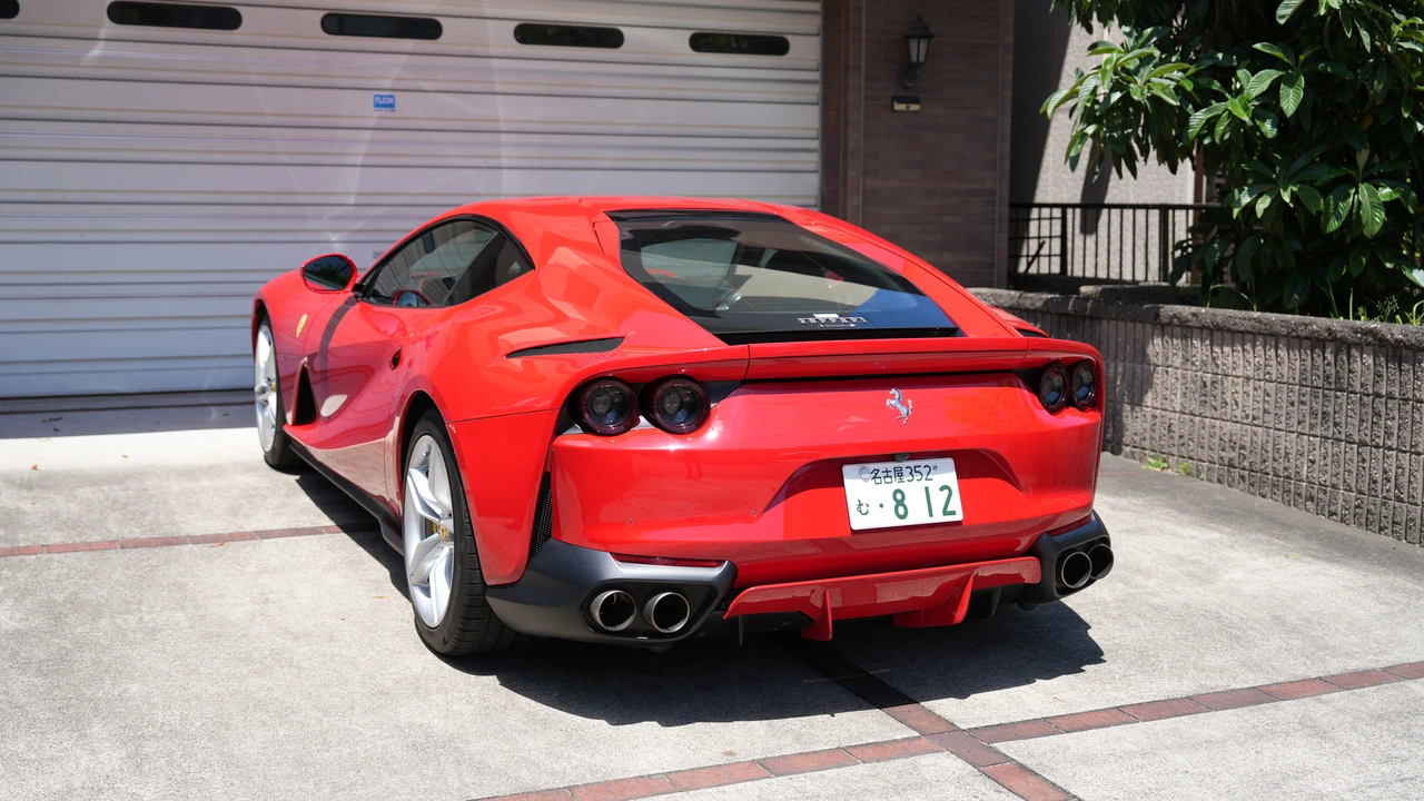 2020 Ferrari 812 Superfast - Image 17 of 31