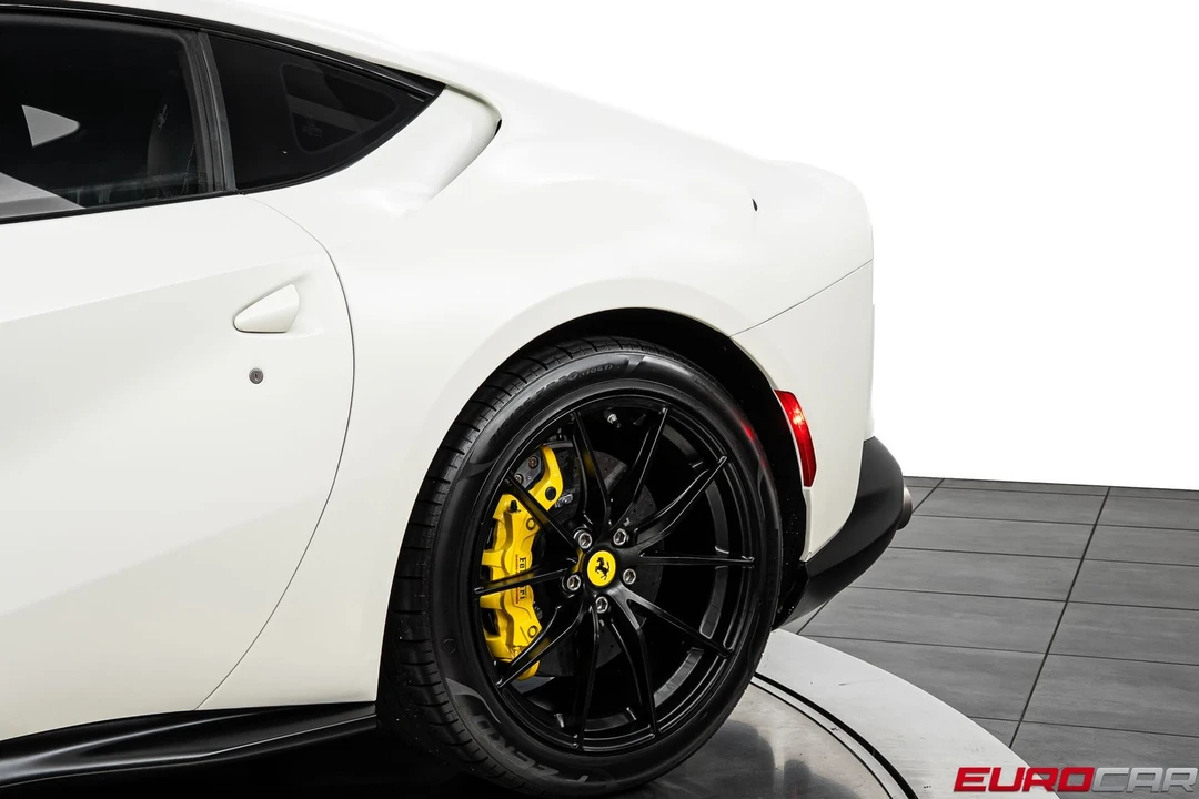 2020 Ferrari 812 Superfast - Image 15 of 31