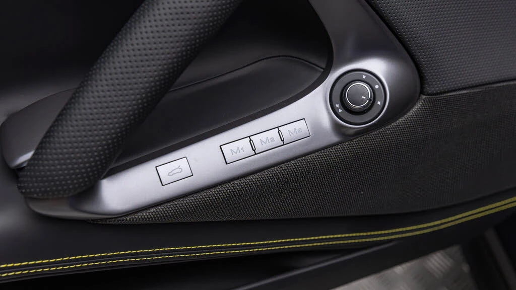2020 Ferrari 812 Superfast - Image 13 of 31