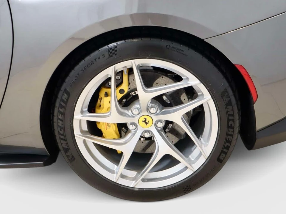 2020 Ferrari 812 Superfast - Image 9 of 31
