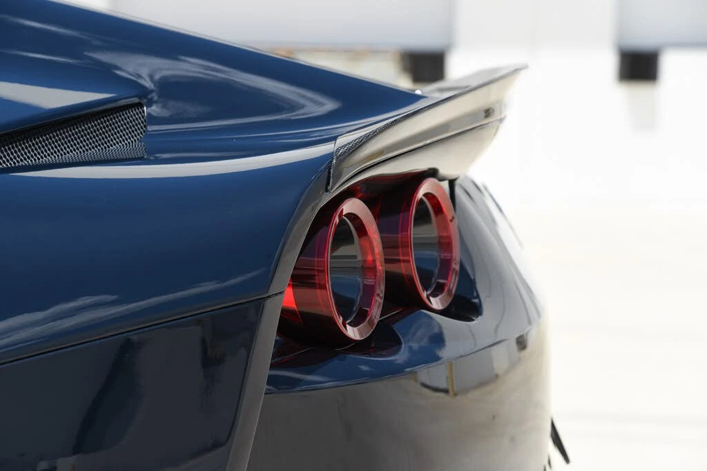 2020 Ferrari 812 Superfast - Image 18 of 31