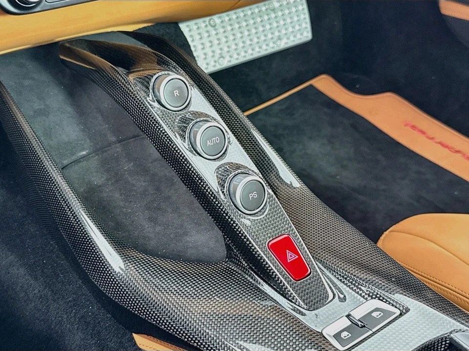 2020 Ferrari 812 Superfast - Image 15 of 28