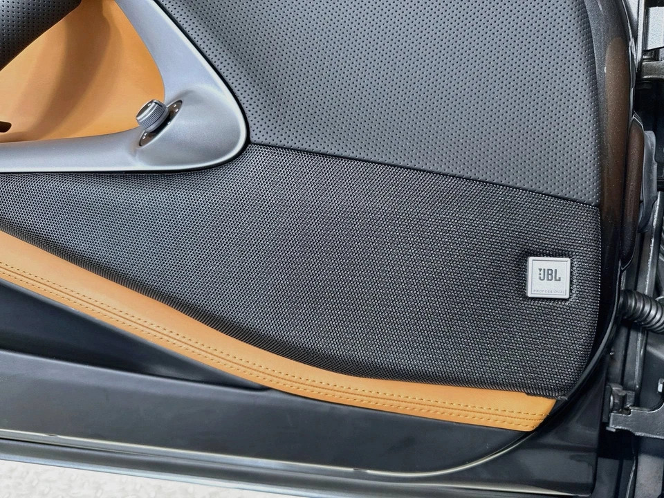 2020 Ferrari 812 Superfast - Image 17 of 28