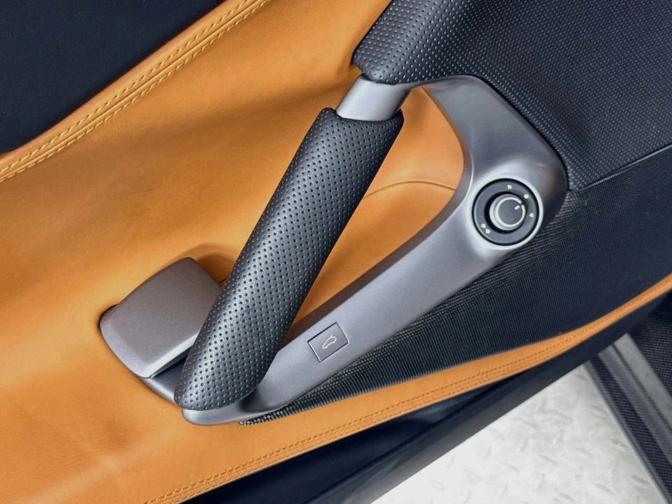2020 Ferrari 812 Superfast - Image 16 of 28