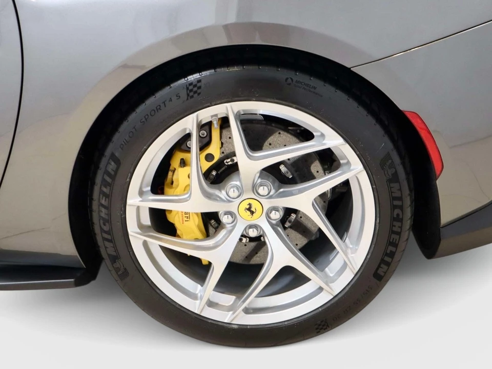 2020 Ferrari 812 Superfast - Image 9 of 31