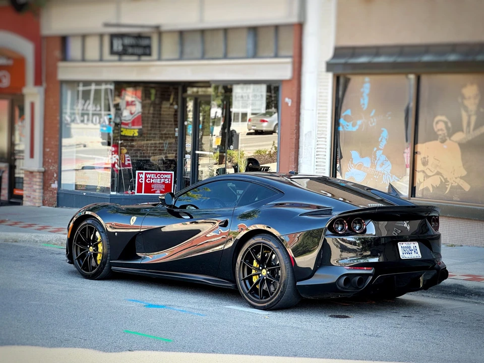 2020 Ferrari 812 Superfast - Image 16 of 31