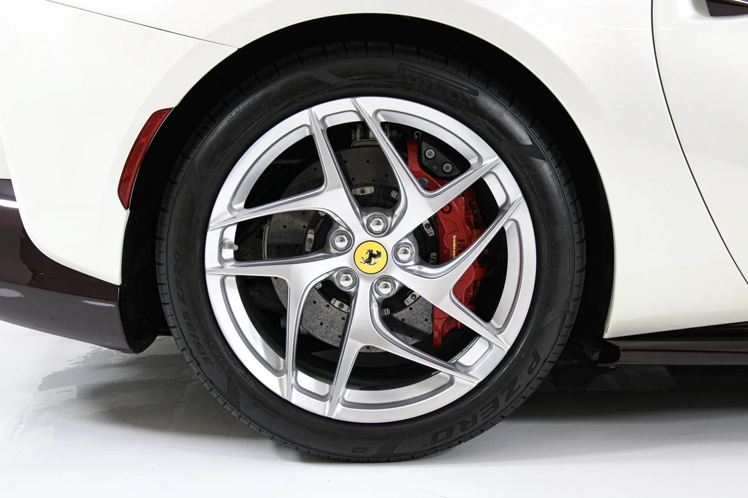 2020 Ferrari 812 Superfast - Image 15 of 31