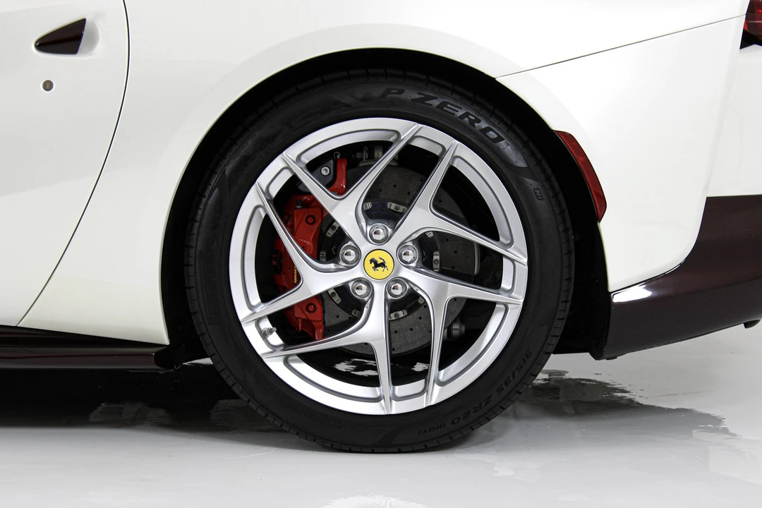 2020 Ferrari 812 Superfast - Image 14 of 31