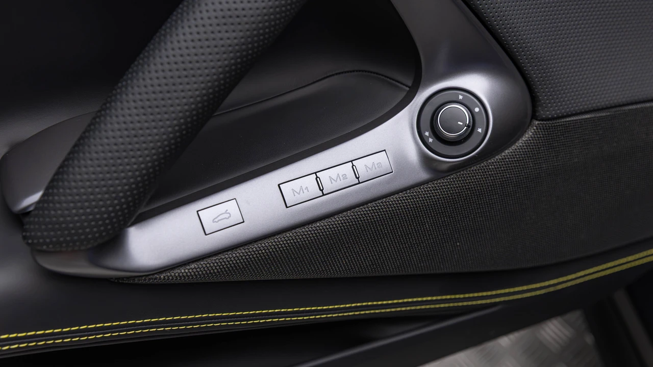 2020 Ferrari 812 Superfast - Image 13 of 31