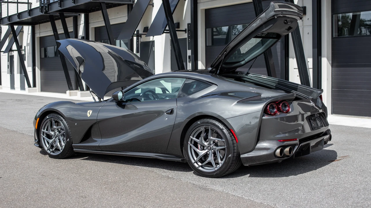 2020 Ferrari 812 Superfast - Image 17 of 31