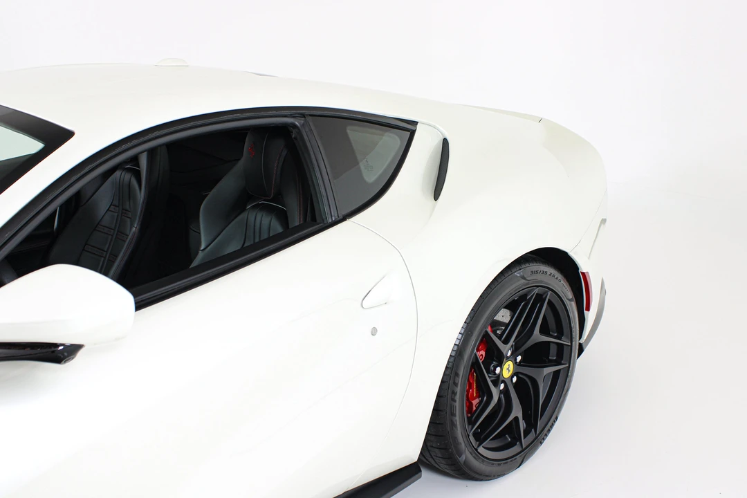 2020 Ferrari 812 Superfast - Image 4 of 31