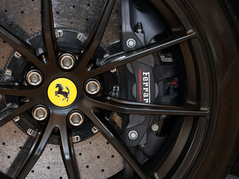 2020 Ferrari 812 Superfast - Image 28 of 31