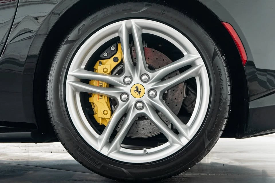 2020 Ferrari 812 Superfast - Image 10 of 19
