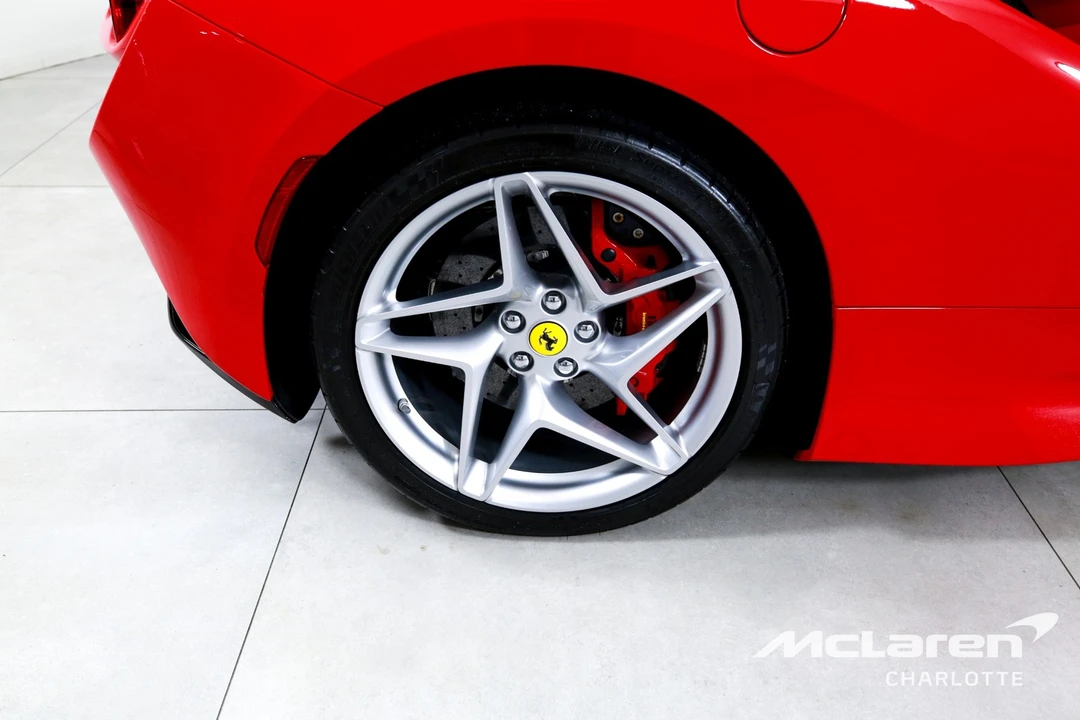 2020 Ferrari - Image 28 of 31