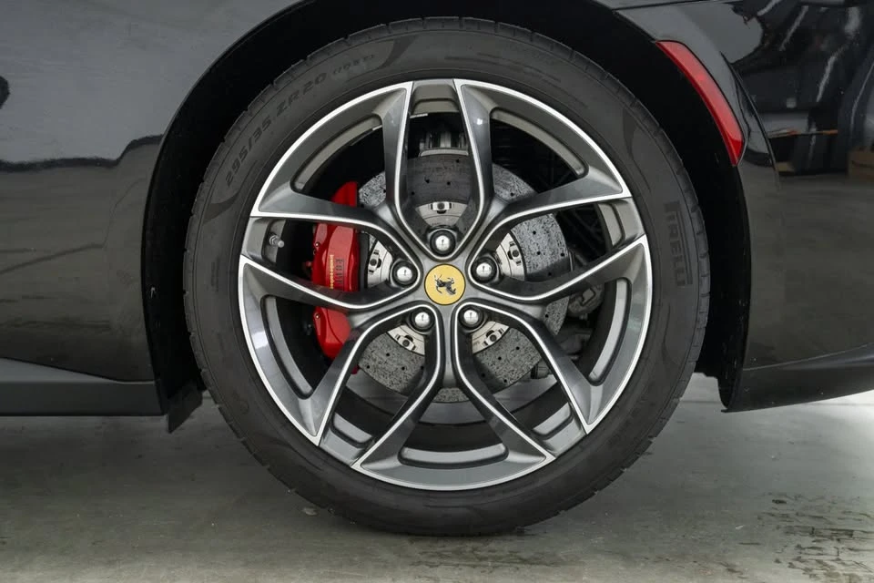 2020 Ferrari GTC4Lusso - Image 9 of 19