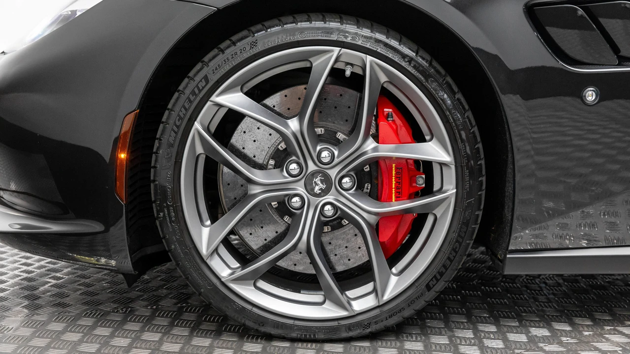 2020 Ferrari GTC4Lusso T - Image 12 of 31