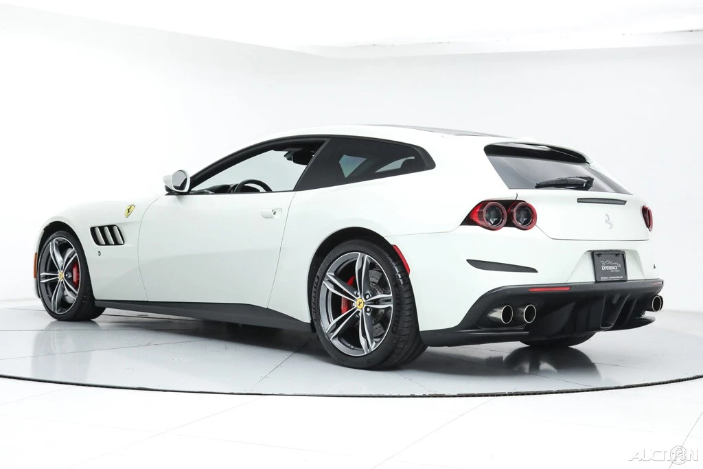 2020 Ferrari GTC4Lusso - Image 7 of 21