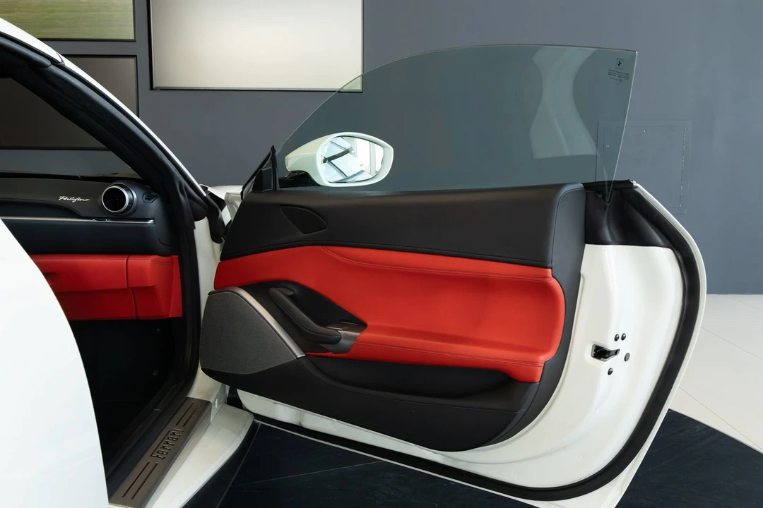 2020 Ferrari Portofino - Image 28 of 31