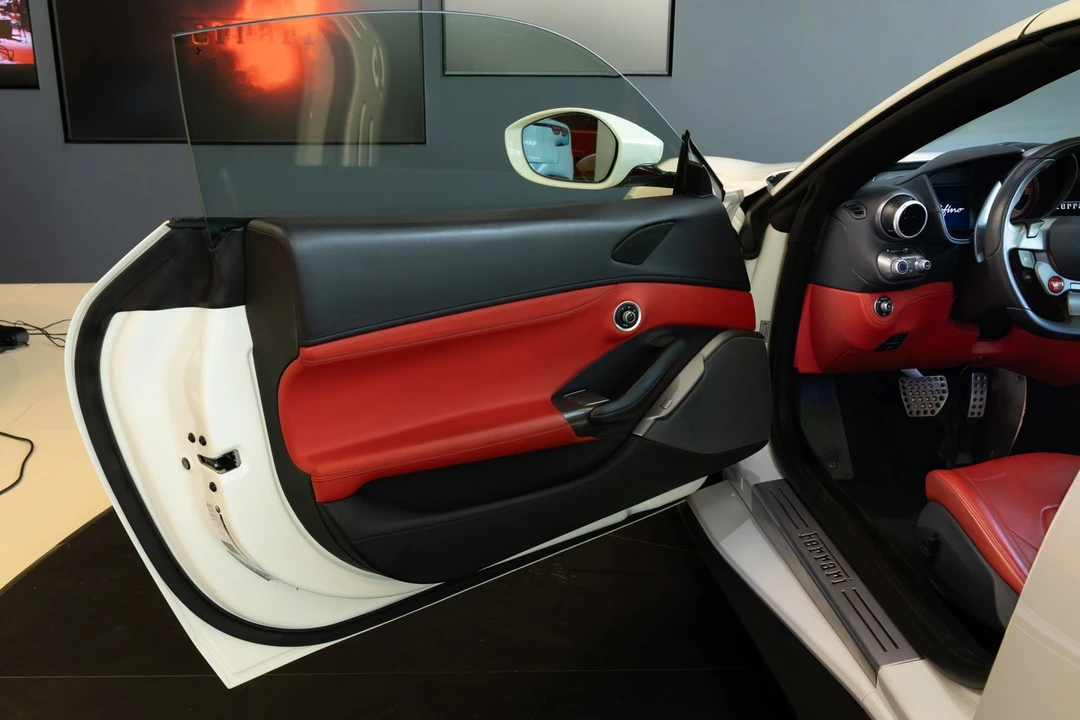 2020 Ferrari Portofino - Image 16 of 31