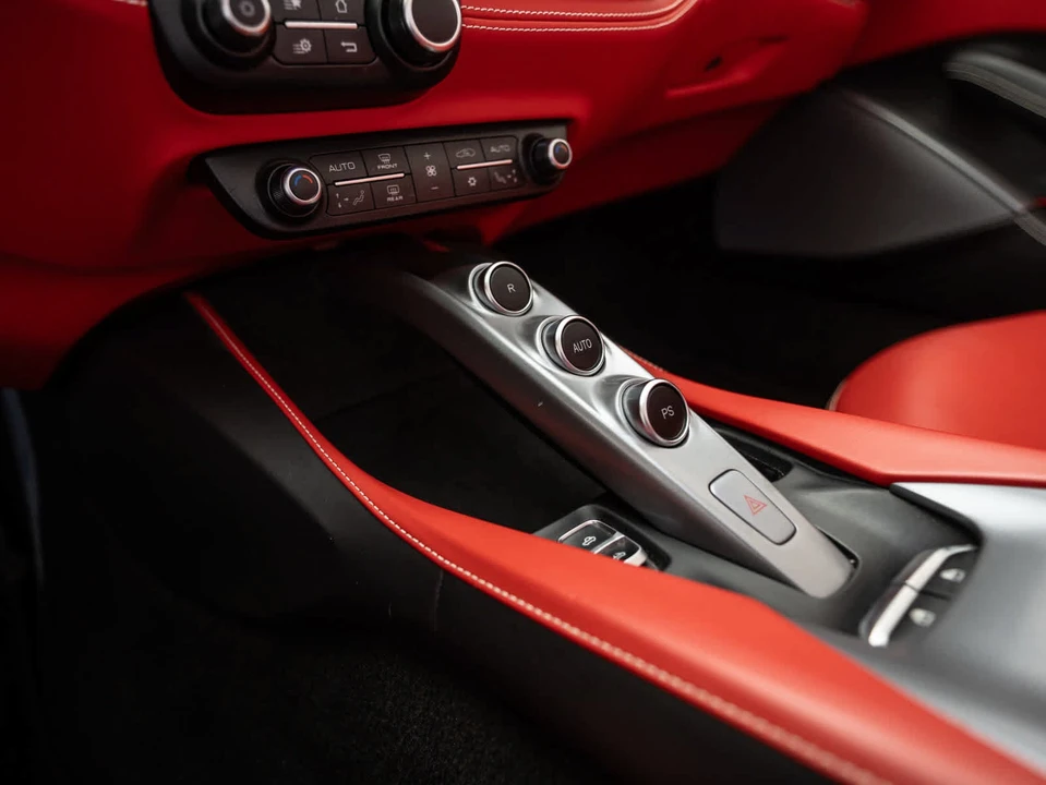 2020 Ferrari Portofino - Image 25 of 31