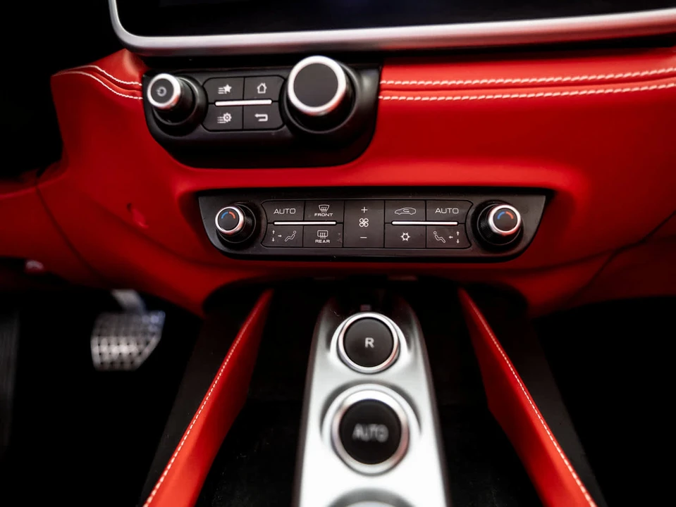 2020 Ferrari Portofino - Image 24 of 31