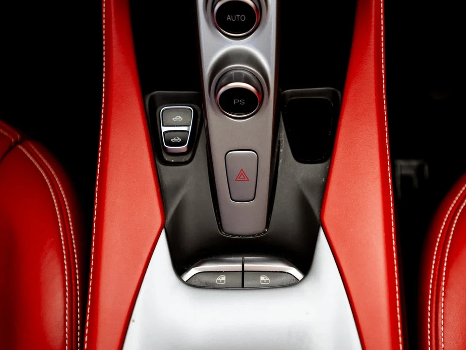 2020 Ferrari Portofino - Image 27 of 31