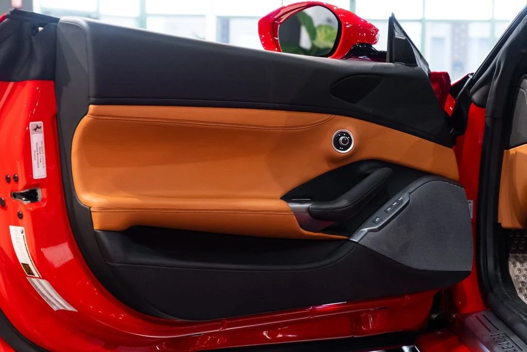 2020 Ferrari Portofino - Image 26 of 31
