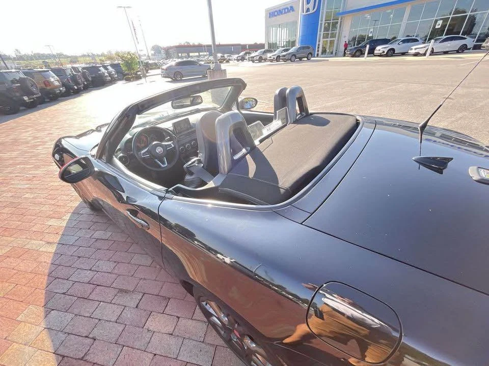 2020 Fiat 124 Spider - Image 9 of 19