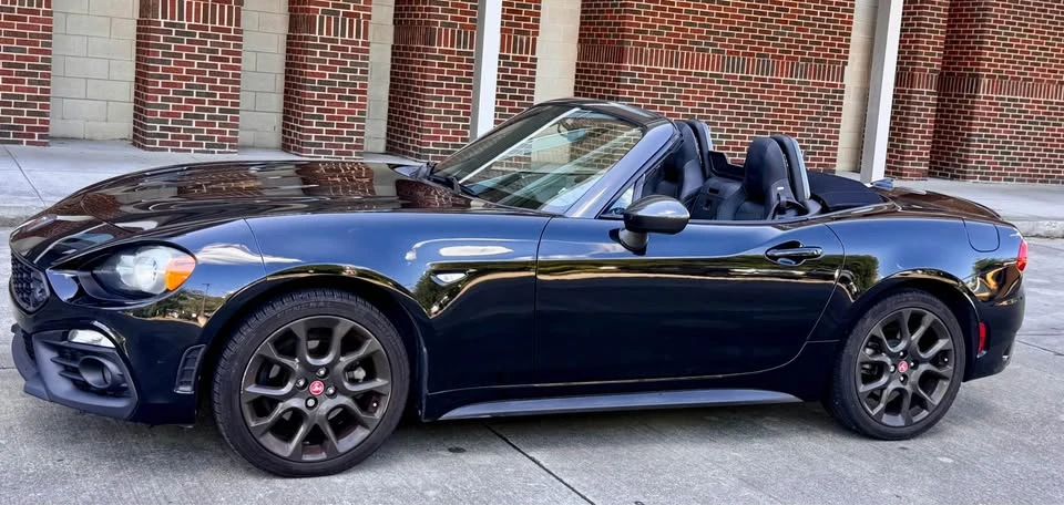 2020 Fiat 124 Spider - Image 2 of 17