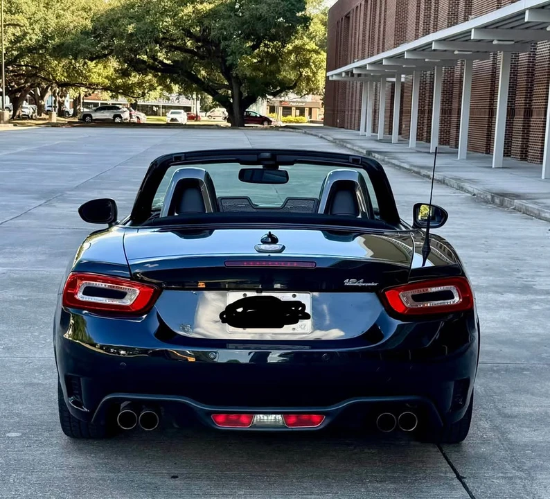 2020 Fiat 124 Spider - Image 9 of 17