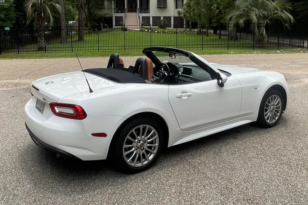 2020 Fiat 124 Spider - Image 11 of 31