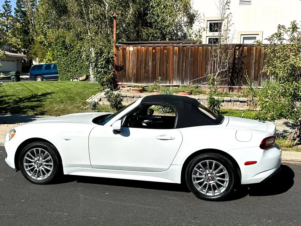 2020 Fiat 124 Spider - Image 16 of 17