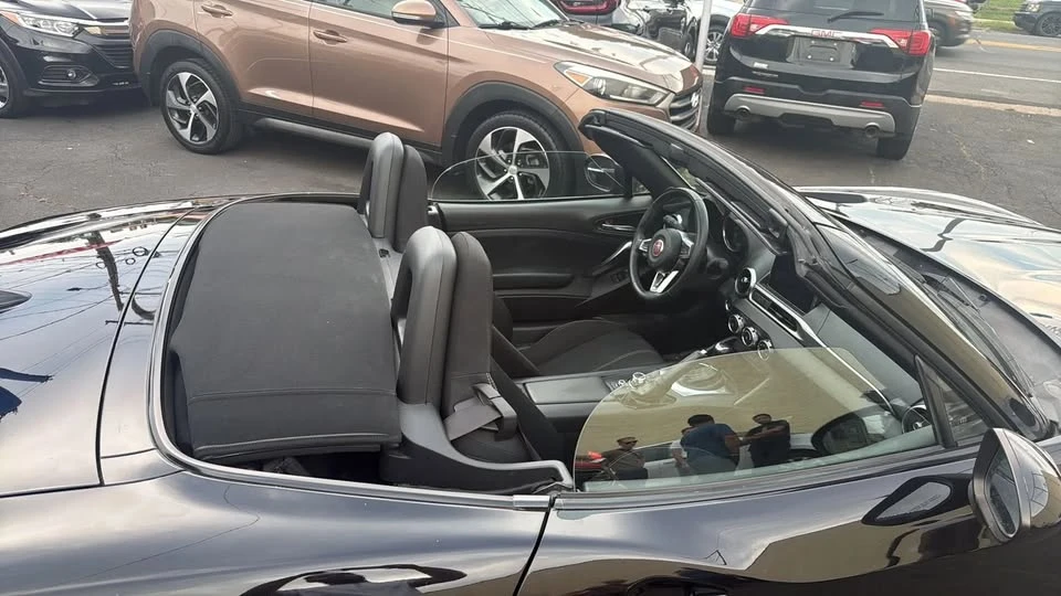 2020 Fiat 124 Spider - Image 10 of 11