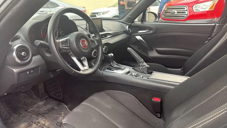 2020 Fiat 124 Spider - Image 9 of 11