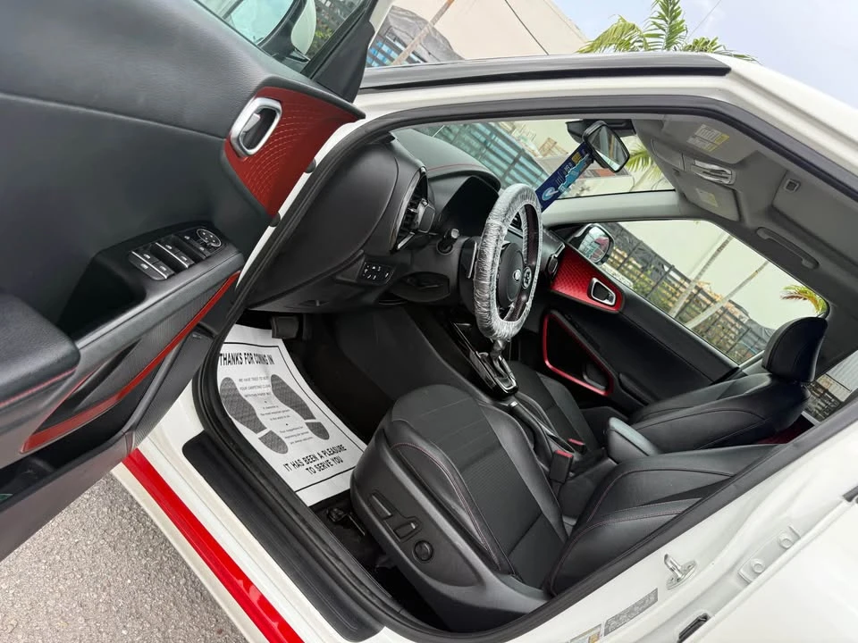 2020 Fiat 500e - Image 9 of 12