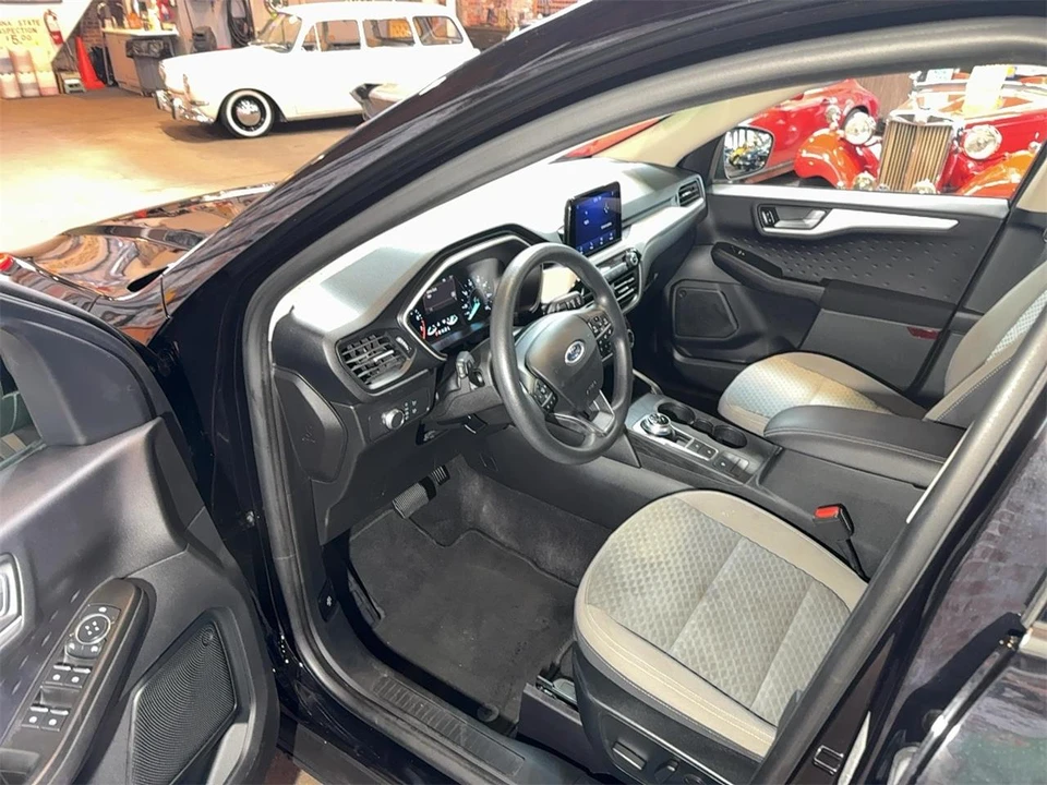 2020 Ford Escape - Image 11 of 31
