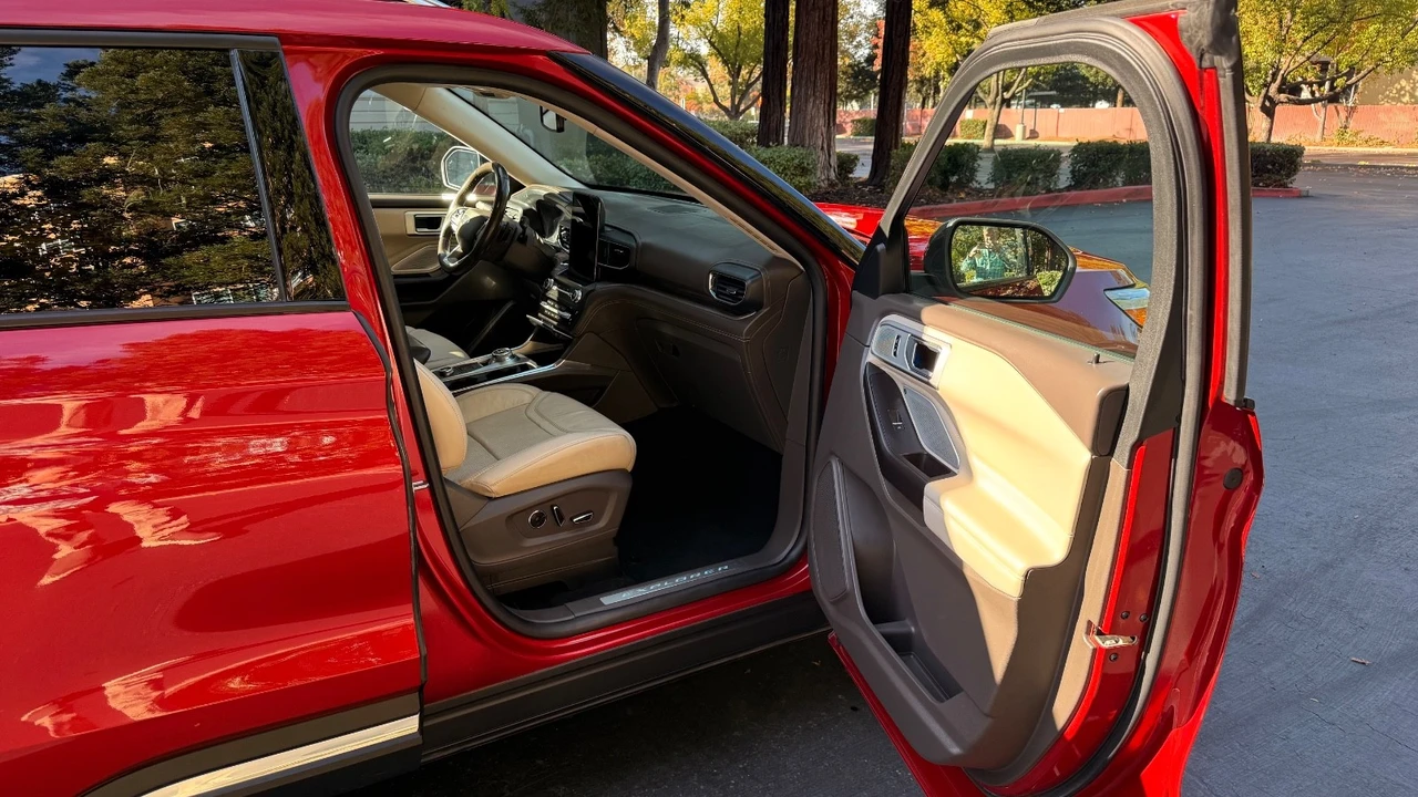 2020 Ford Explorer 6th Gen - Image 15 of 21