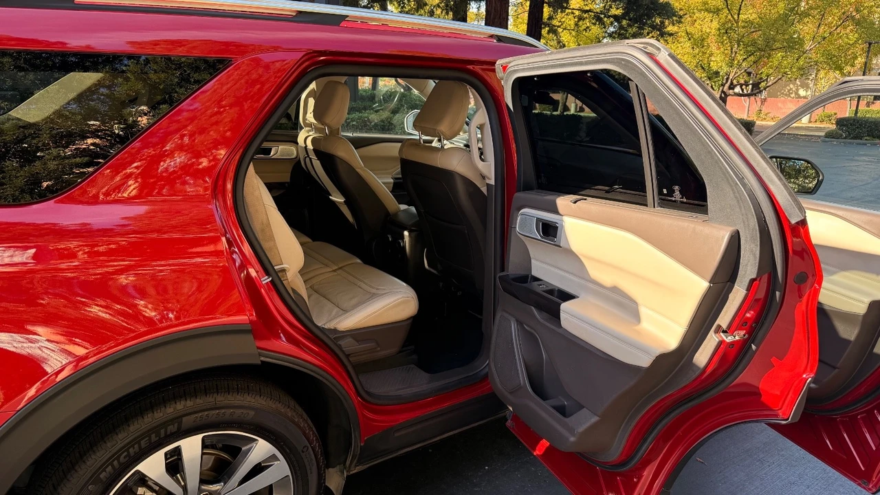 2020 Ford Explorer 6th Gen - Image 17 of 21