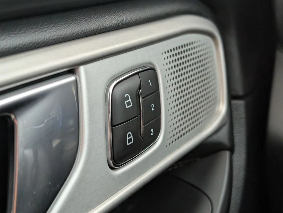 2020 Ford Explorer 6th Gen - Image 13 of 21