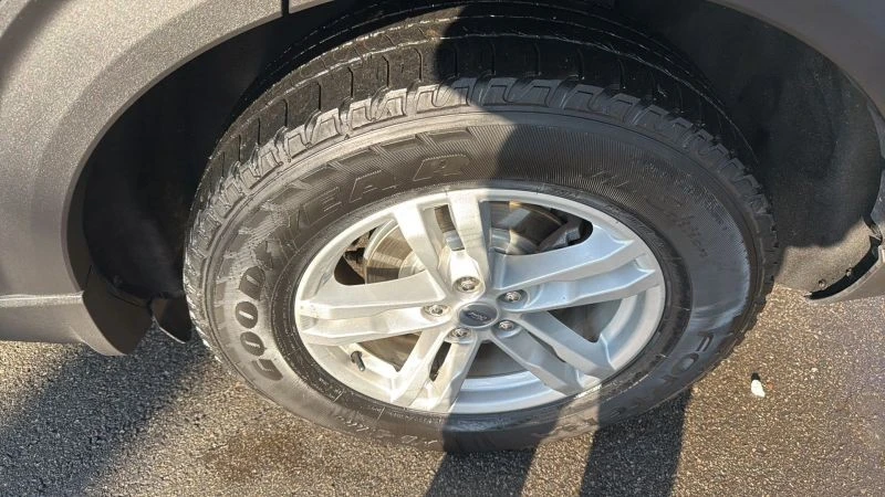2020 Ford Explorer 6th Gen - Image 9 of 12