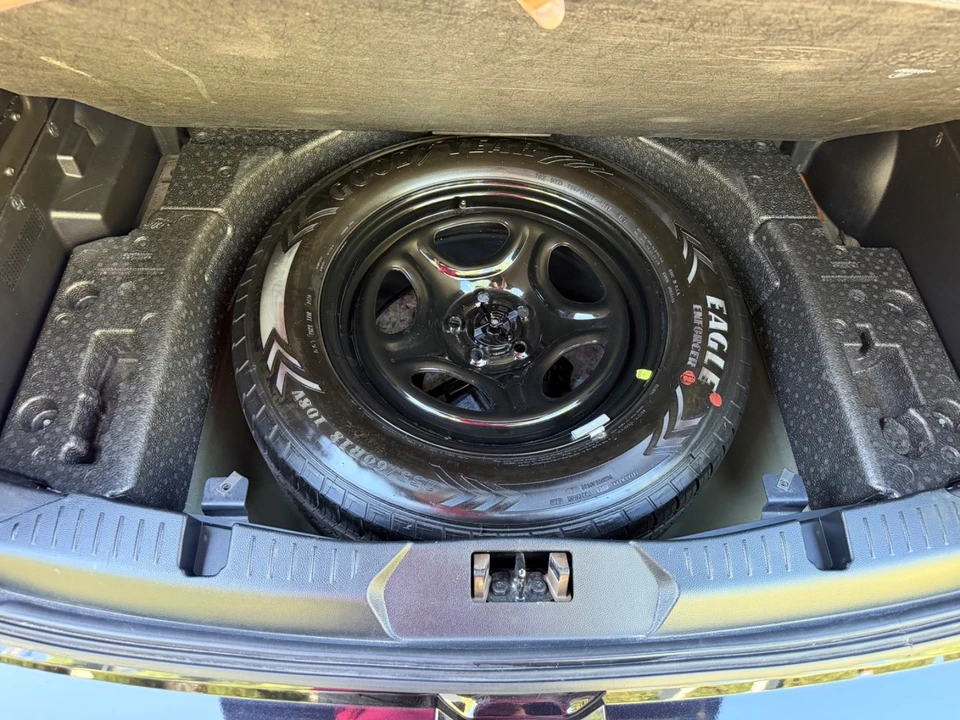 2020 Ford Explorer 6th Gen - Image 24 of 31
