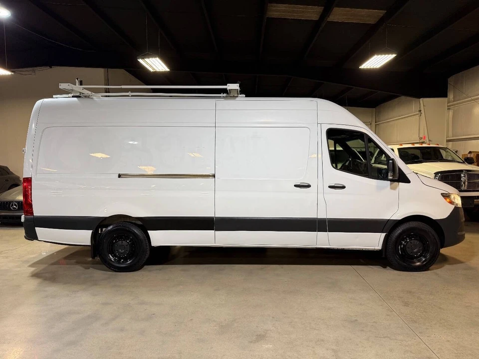 2020 Freightliner - Image 10 of 12
