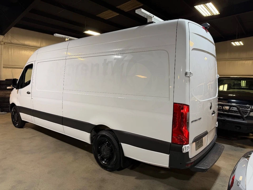 2020 Freightliner - Image 2 of 12