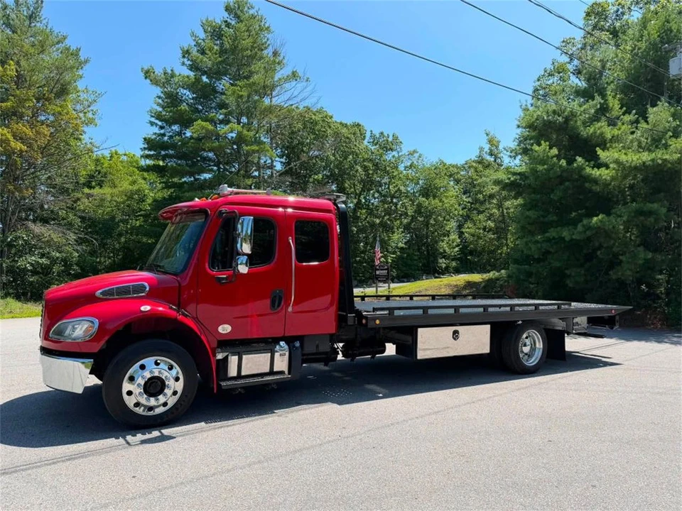 2020 Freightliner - Image 3 of 17