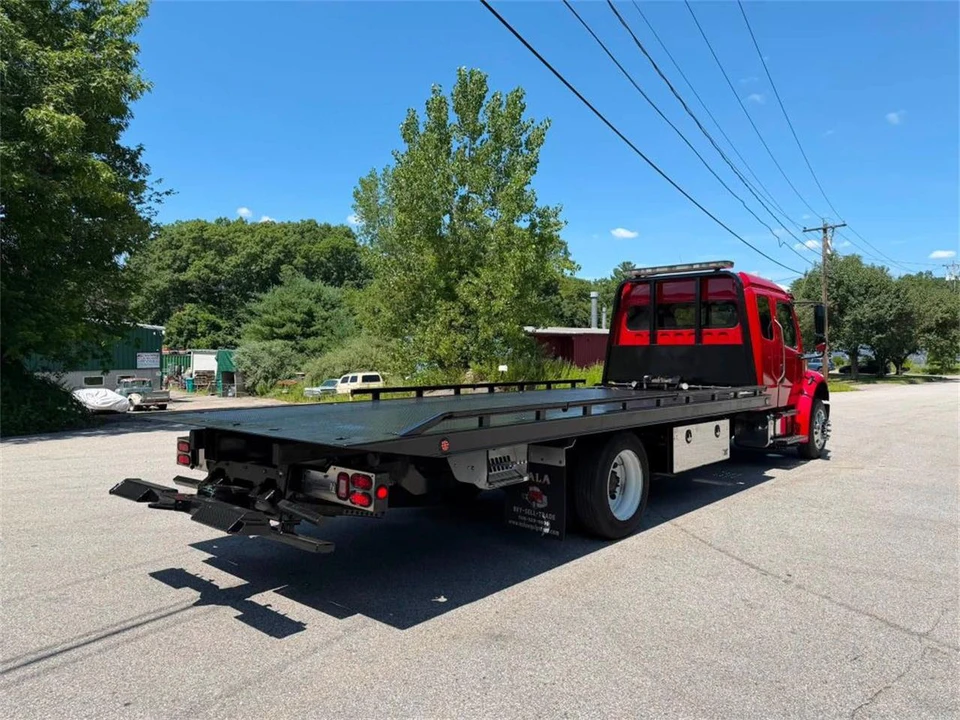 2020 Freightliner - Image 8 of 17