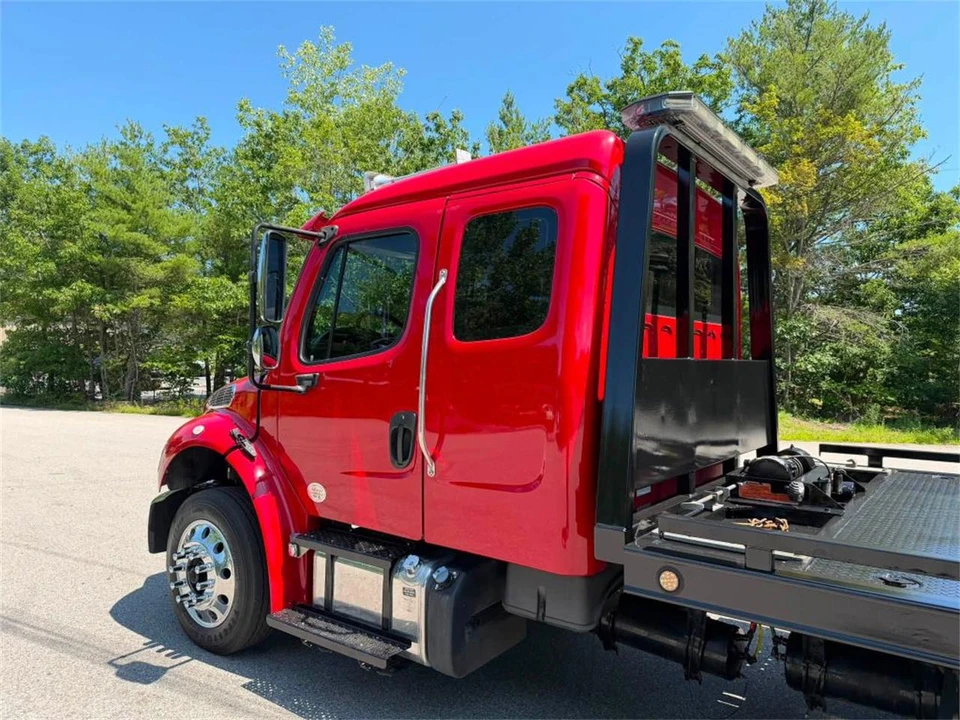 2020 Freightliner - Image 10 of 17