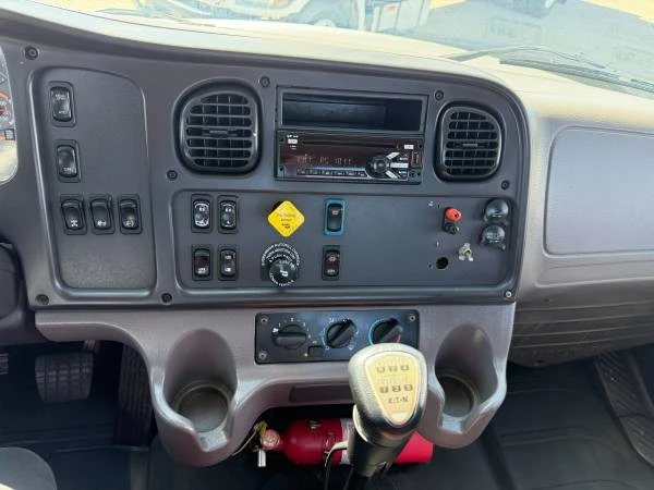 2020 Freightliner - Image 15 of 27