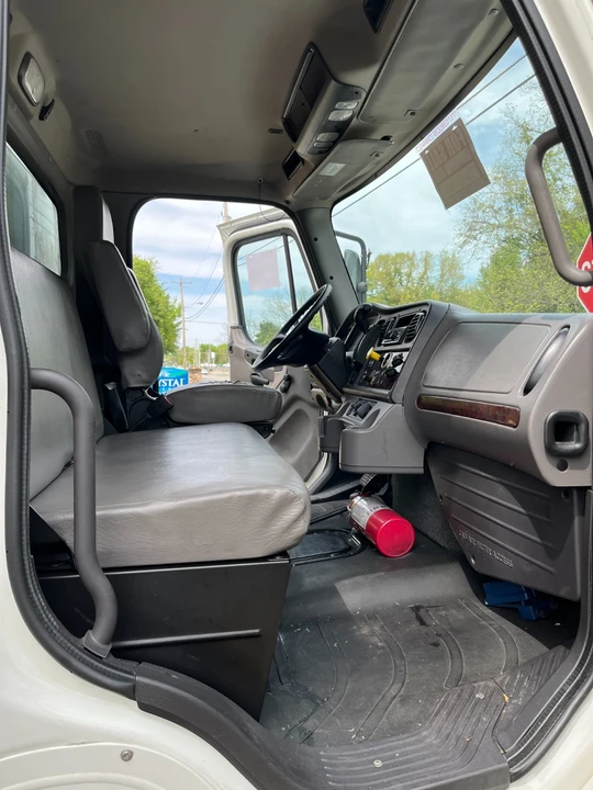 2020 Freightliner - Image 8 of 16