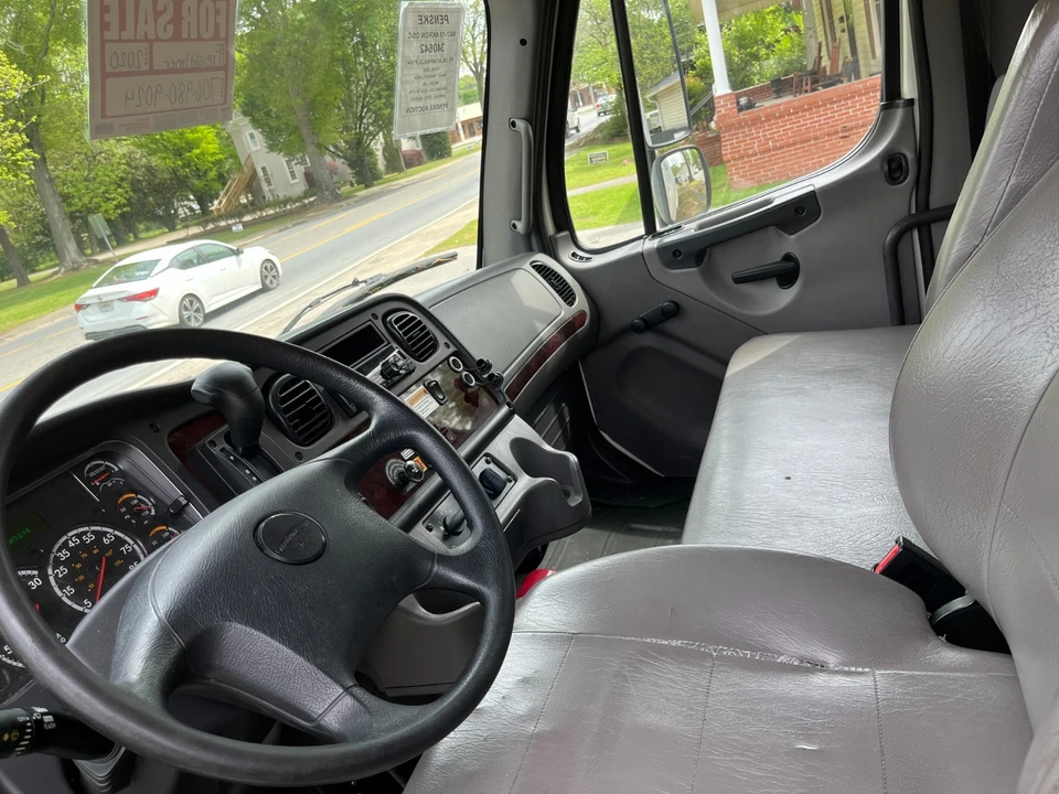2020 Freightliner - Image 7 of 16