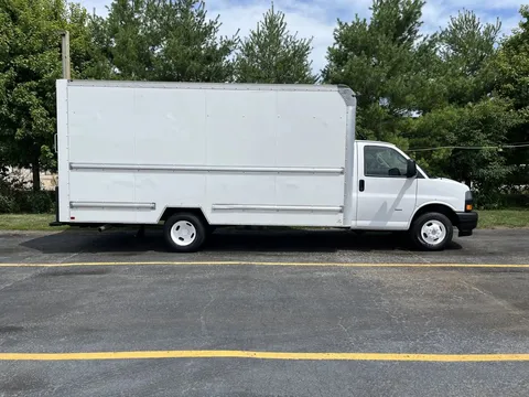 2020 GMC 3500 16ft Box Truck